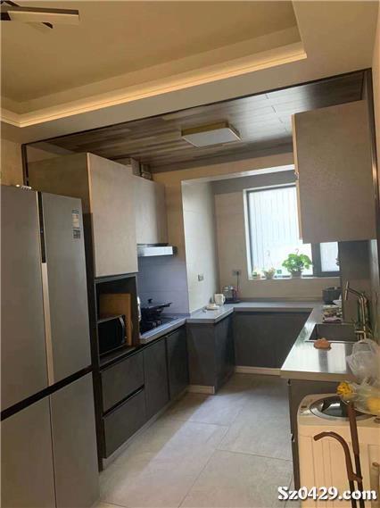 鑫陽二期精裝修100平，下躍70平帶30平小院，品牌家具家電齊全，僅售75萬